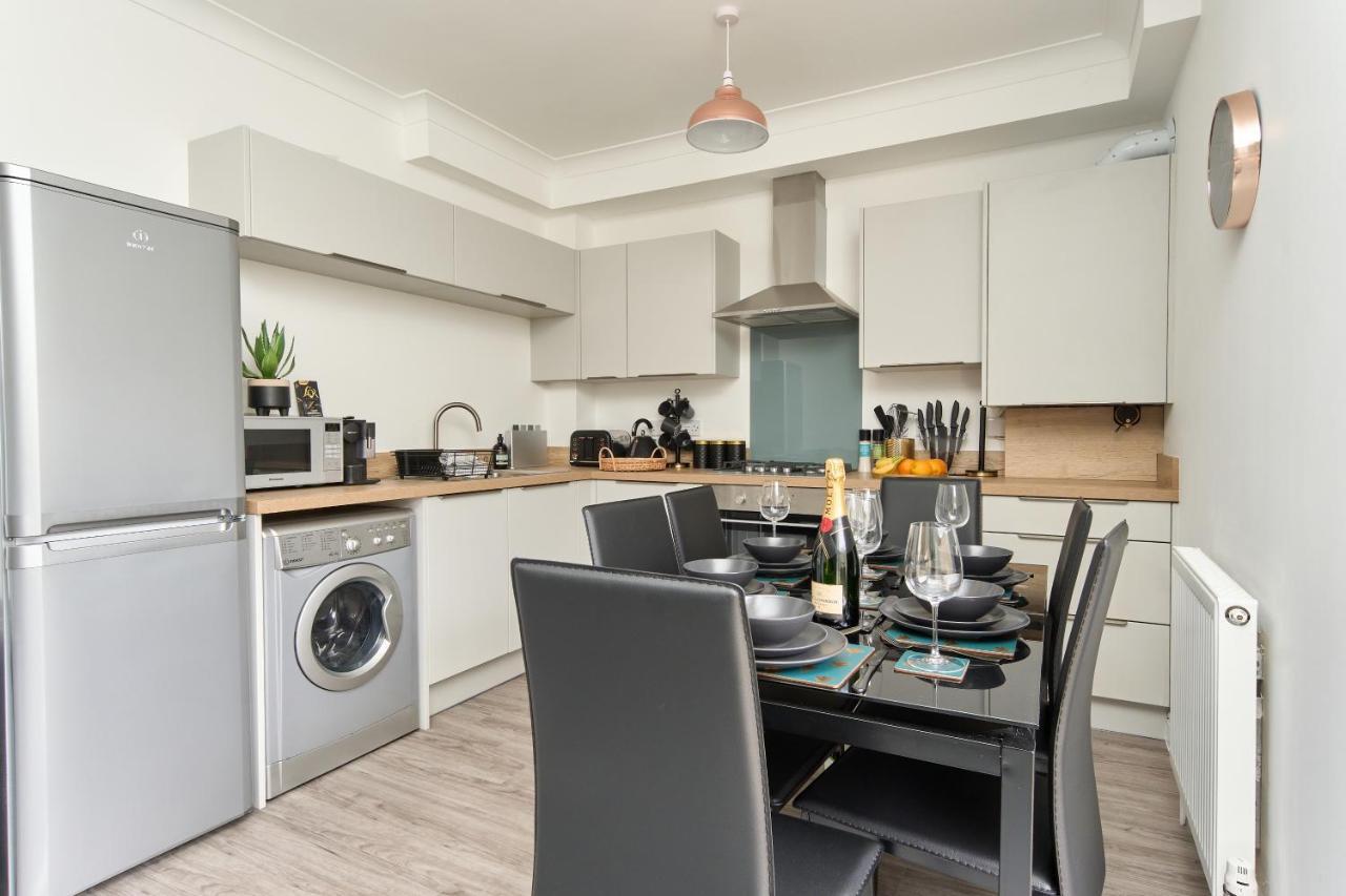 Beautiful 3 Bed Apartment In Bonchurch - Nr Ventnor - Large Outside Terrace & Parking - Dog Friendly - The Perfect Choice For Couples, Friends, Families - 5 Mins To Beach Kültér fotó