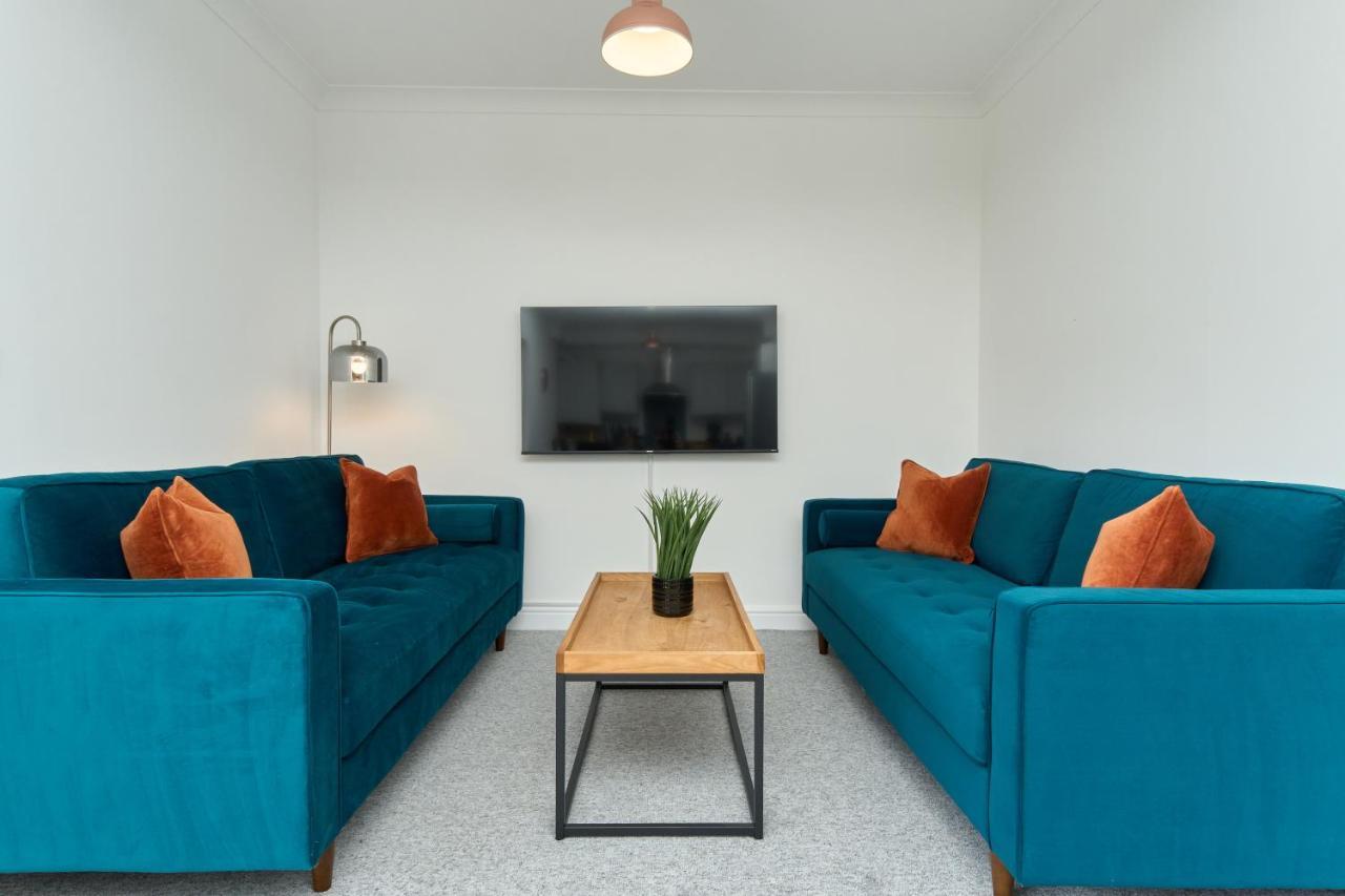 Beautiful 3 Bed Apartment In Bonchurch - Nr Ventnor - Large Outside Terrace & Parking - Dog Friendly - The Perfect Choice For Couples, Friends, Families - 5 Mins To Beach Kültér fotó
