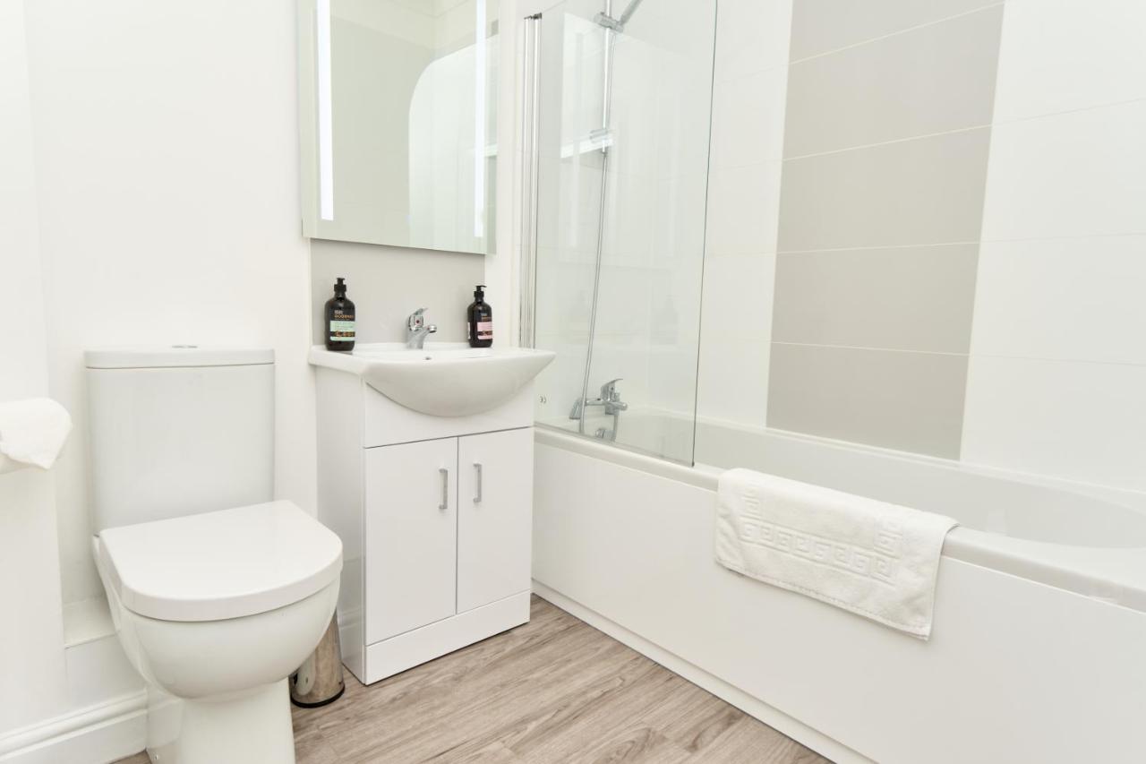 Beautiful 3 Bed Apartment In Bonchurch - Nr Ventnor - Large Outside Terrace & Parking - Dog Friendly - The Perfect Choice For Couples, Friends, Families - 5 Mins To Beach Kültér fotó