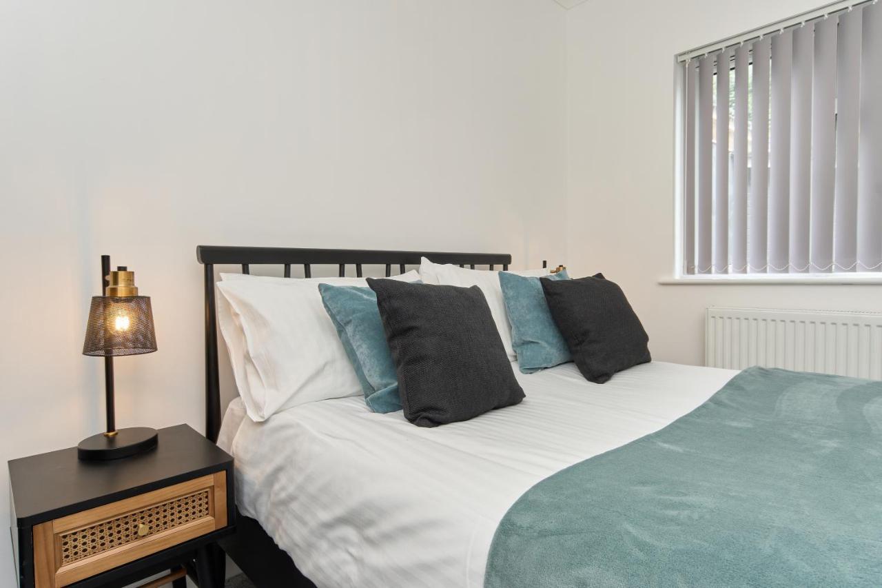 Beautiful 3 Bed Apartment In Bonchurch - Nr Ventnor - Large Outside Terrace & Parking - Dog Friendly - The Perfect Choice For Couples, Friends, Families - 5 Mins To Beach Kültér fotó