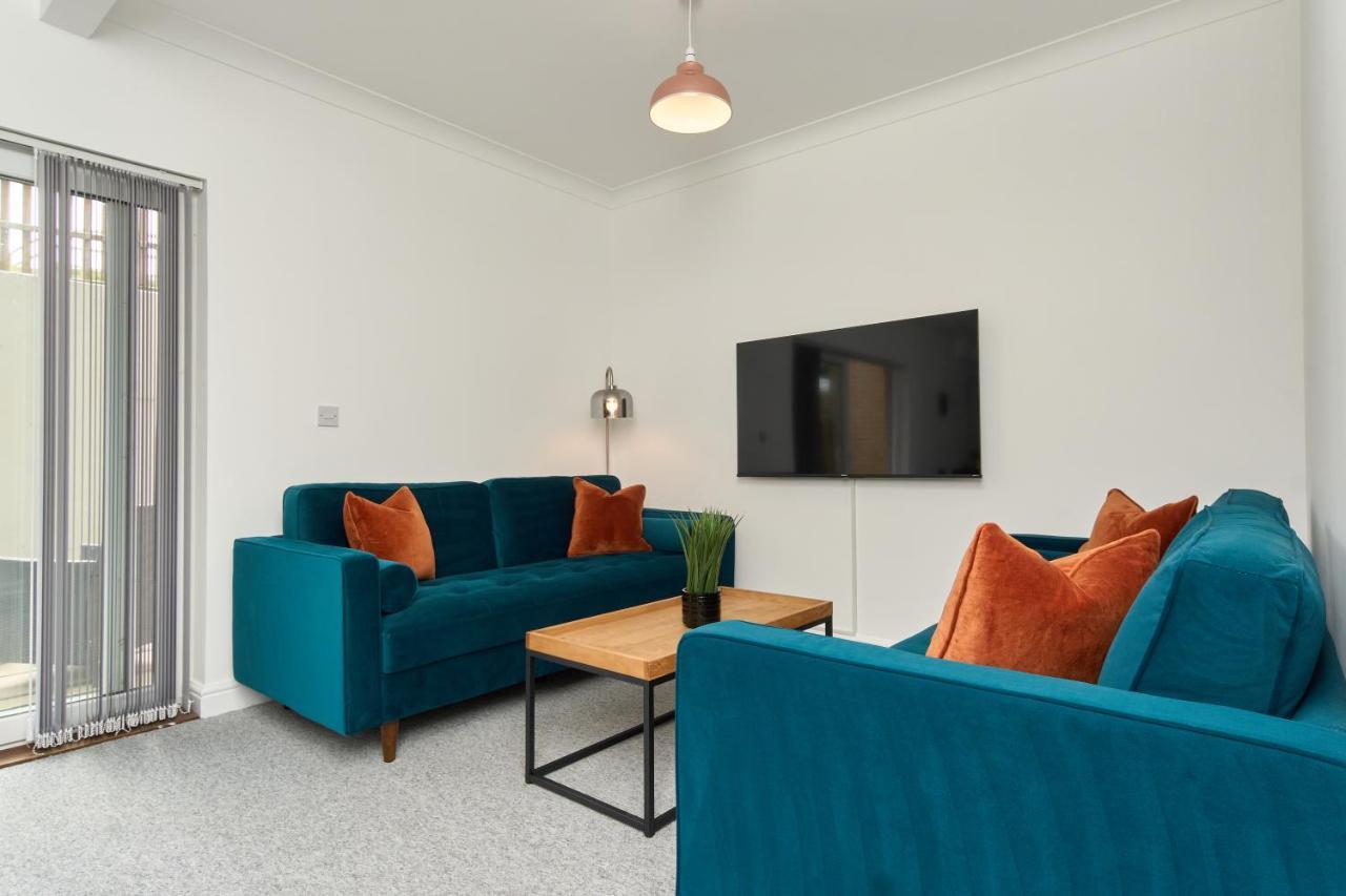 Beautiful 3 Bed Apartment In Bonchurch - Nr Ventnor - Large Outside Terrace & Parking - Dog Friendly - The Perfect Choice For Couples, Friends, Families - 5 Mins To Beach Kültér fotó