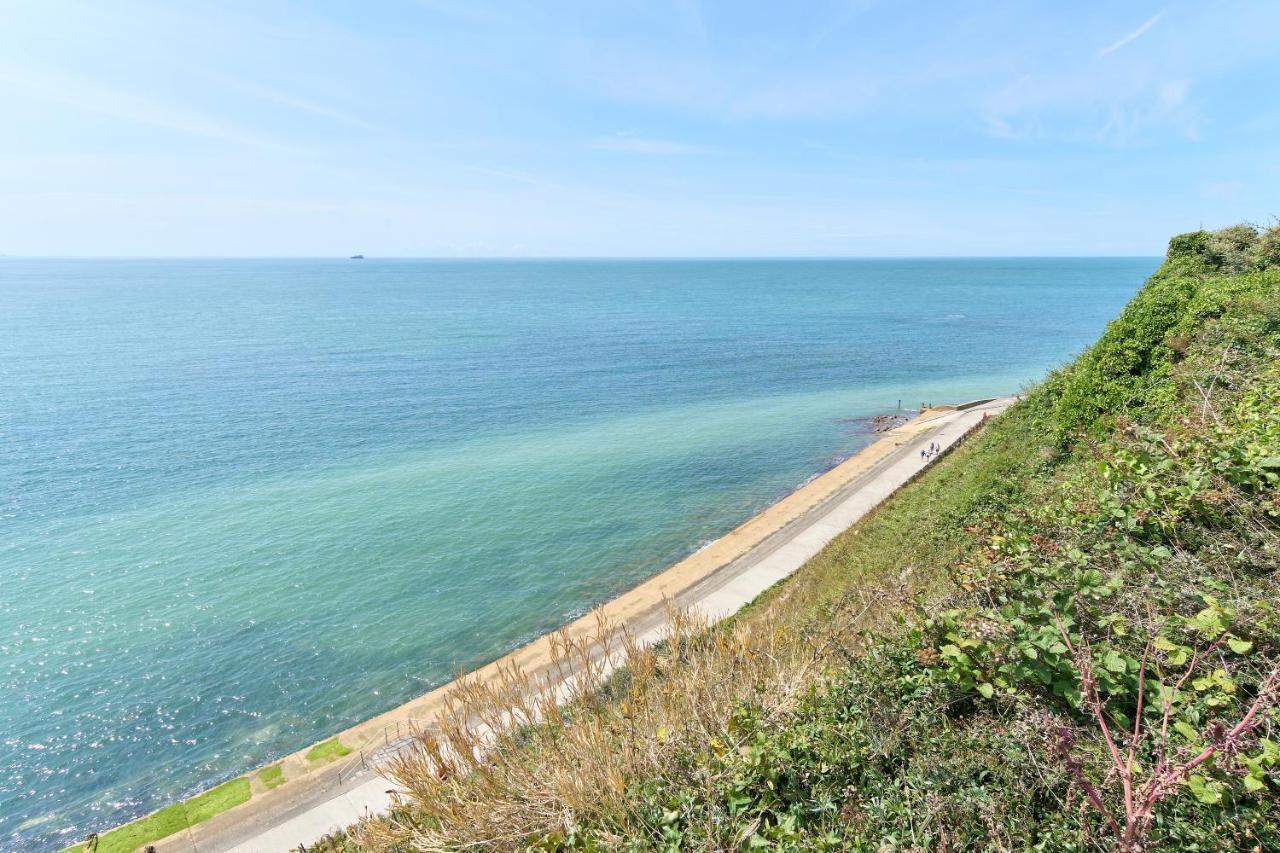 Beautiful 3 Bed Apartment In Bonchurch - Nr Ventnor - Large Outside Terrace & Parking - Dog Friendly - The Perfect Choice For Couples, Friends, Families - 5 Mins To Beach Kültér fotó
