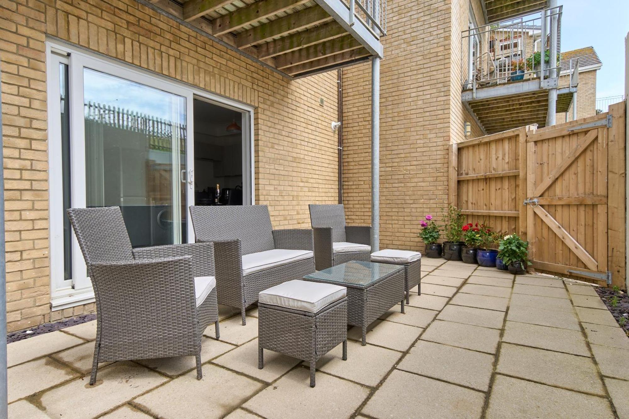 Beautiful 3 Bed Apartment In Bonchurch - Nr Ventnor - Large Outside Terrace & Parking - Dog Friendly - The Perfect Choice For Couples, Friends, Families - 5 Mins To Beach Kültér fotó