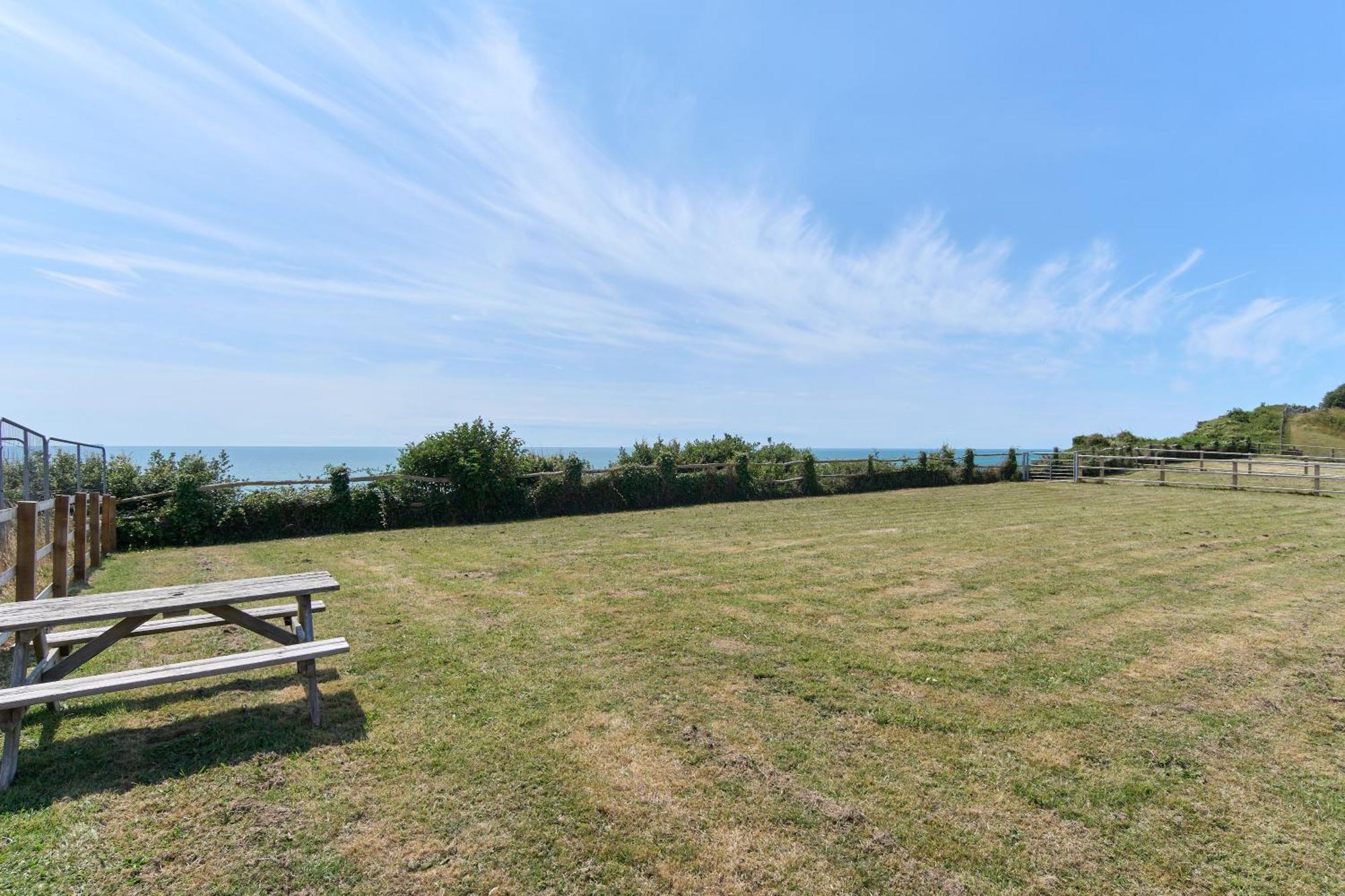 Beautiful 3 Bed Apartment In Bonchurch - Nr Ventnor - Large Outside Terrace & Parking - Dog Friendly - The Perfect Choice For Couples, Friends, Families - 5 Mins To Beach Kültér fotó